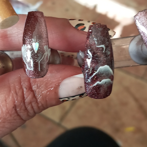 Press on nails - Picture 3 of 3